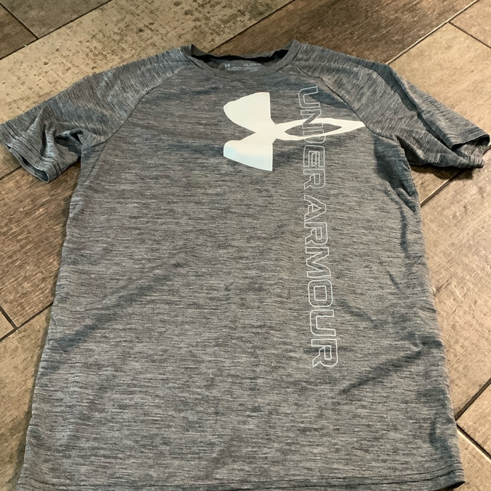 Boys Under Armour Fri-Fit tee